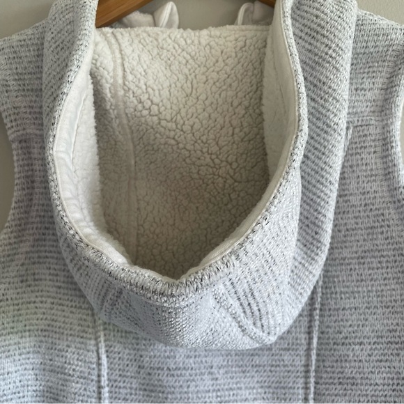 Aventura Women's Hooded Sherpa Lined Vest Gray/White Size Small - Picture 4 of 13